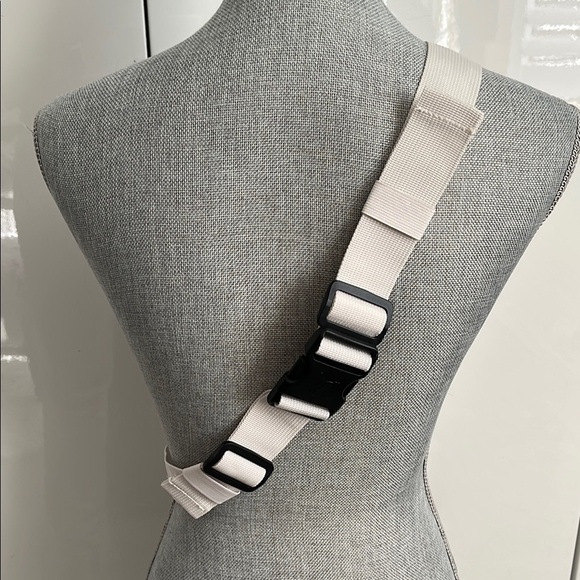 PUMA NWOT Core Pink Belt Crossbody Bag - Picture 6 of 13